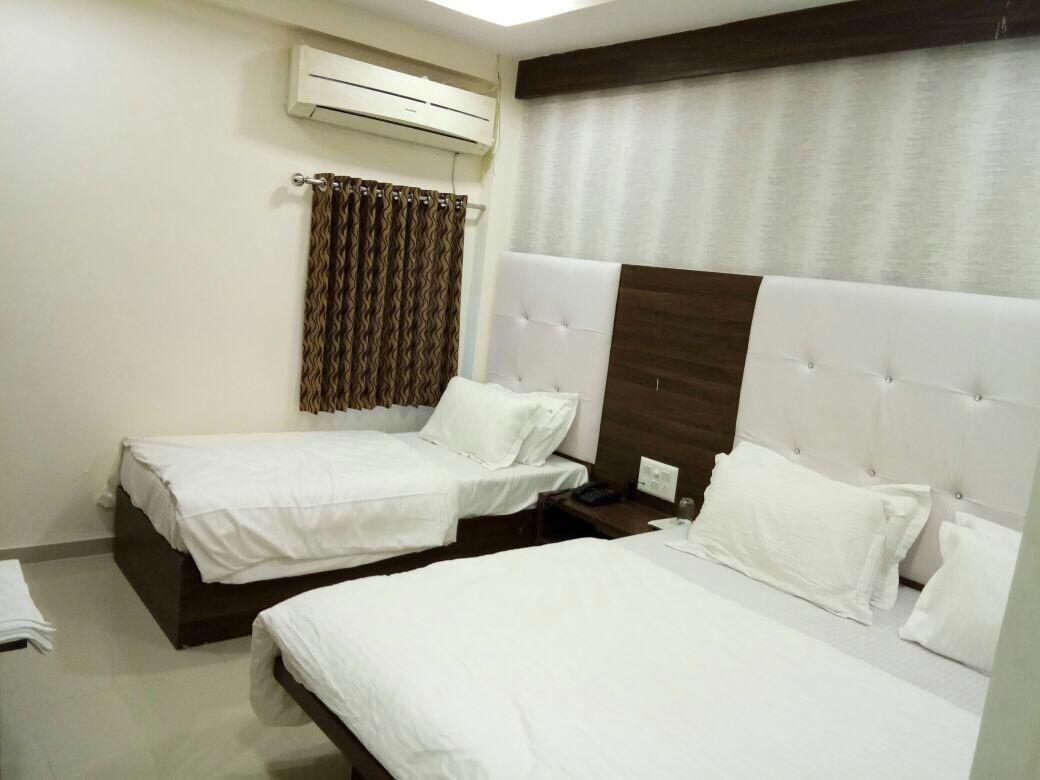 Hotel Sun Shine อาเมดาบัด ภายนอก รูปภาพ