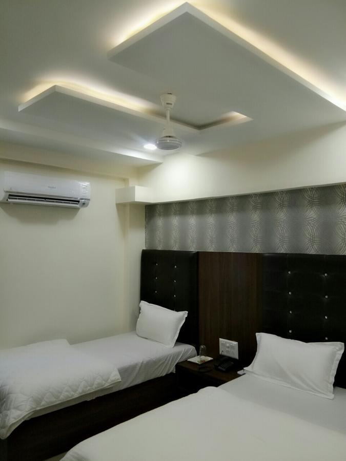 Hotel Sun Shine อาเมดาบัด ภายนอก รูปภาพ